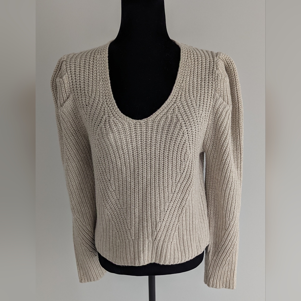 Universal Thread Cream V-Neck Sweater